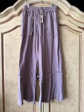 NWT easel Lavender Wide-Leg Raw Trim Sweatpants/Pants